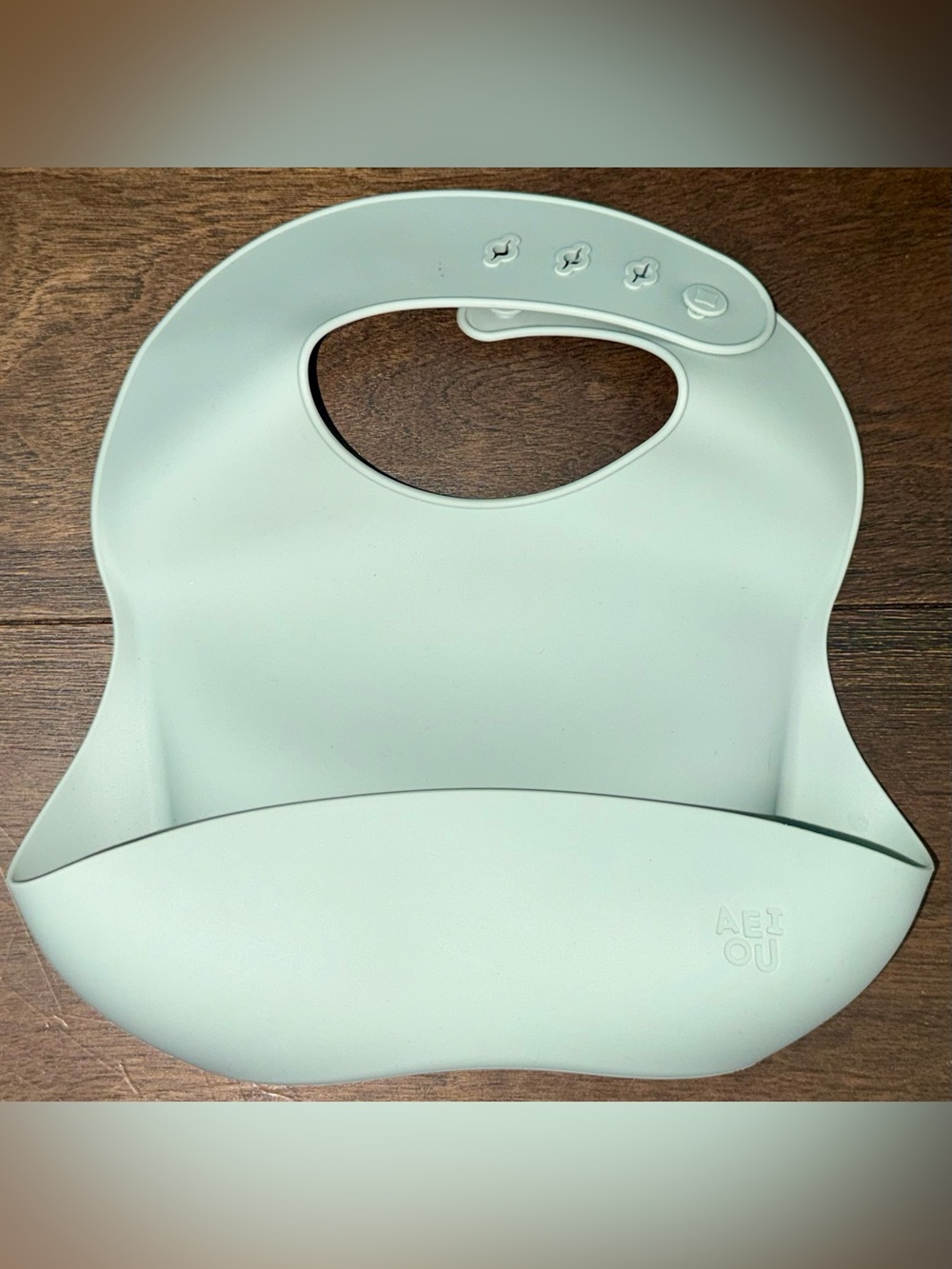 AEIOU Silicone Baby Bib Set of 2 Sage Green & Cream Adjustable Catch Pocket - Picture 2 of 4